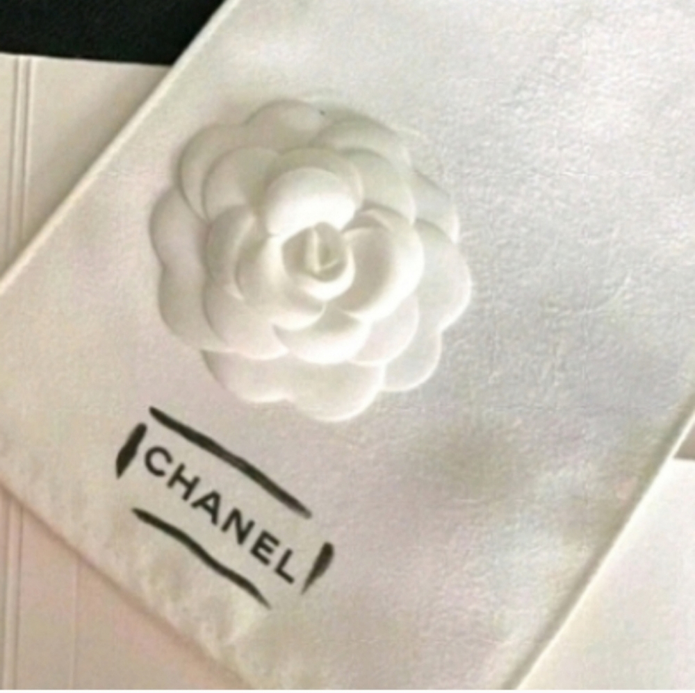 CHANEL AUTHENTIC HANDBAG CLEAN CLOTH GLOVE KIT/ CAMELLIA ONLY AVAIL BOUT…